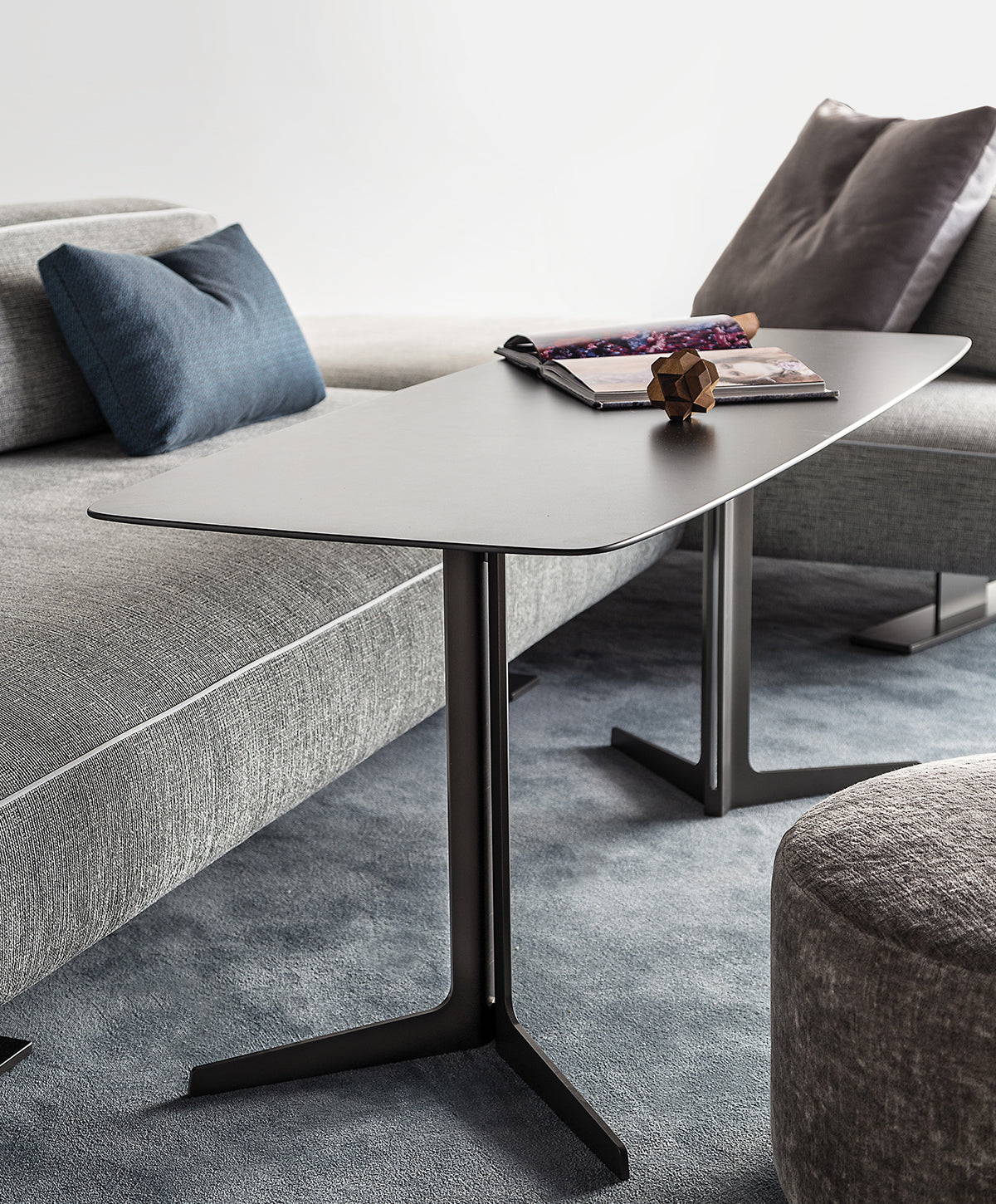 FILIPH TABLES ART NOVA — visuel officiel du catalogue 2026, composition illustrative