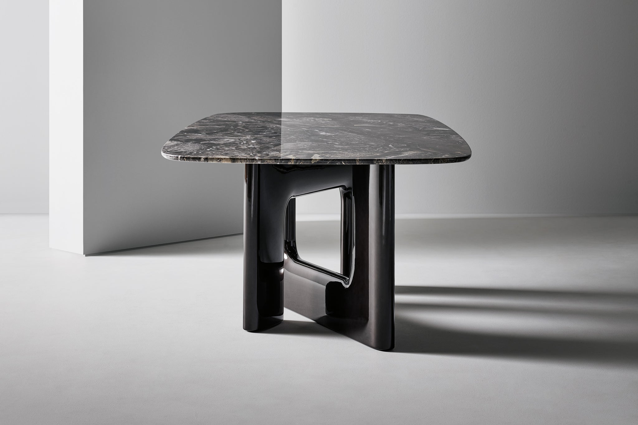 Table Bonaldo Liaison – table sculpturale avec base artistique