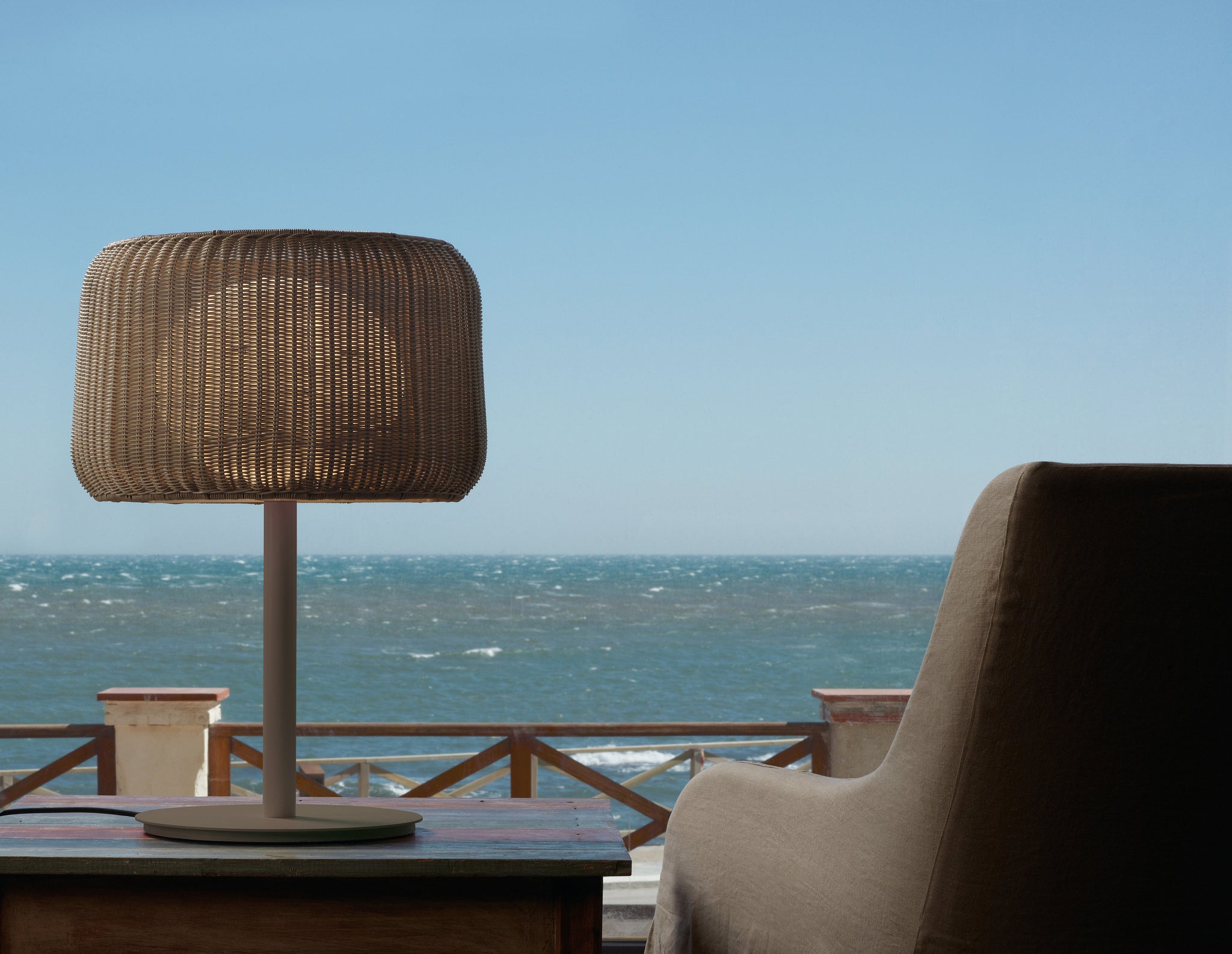 Fora M Bover — lampe de table complète H 70 cm, blanc cassé et beige clair