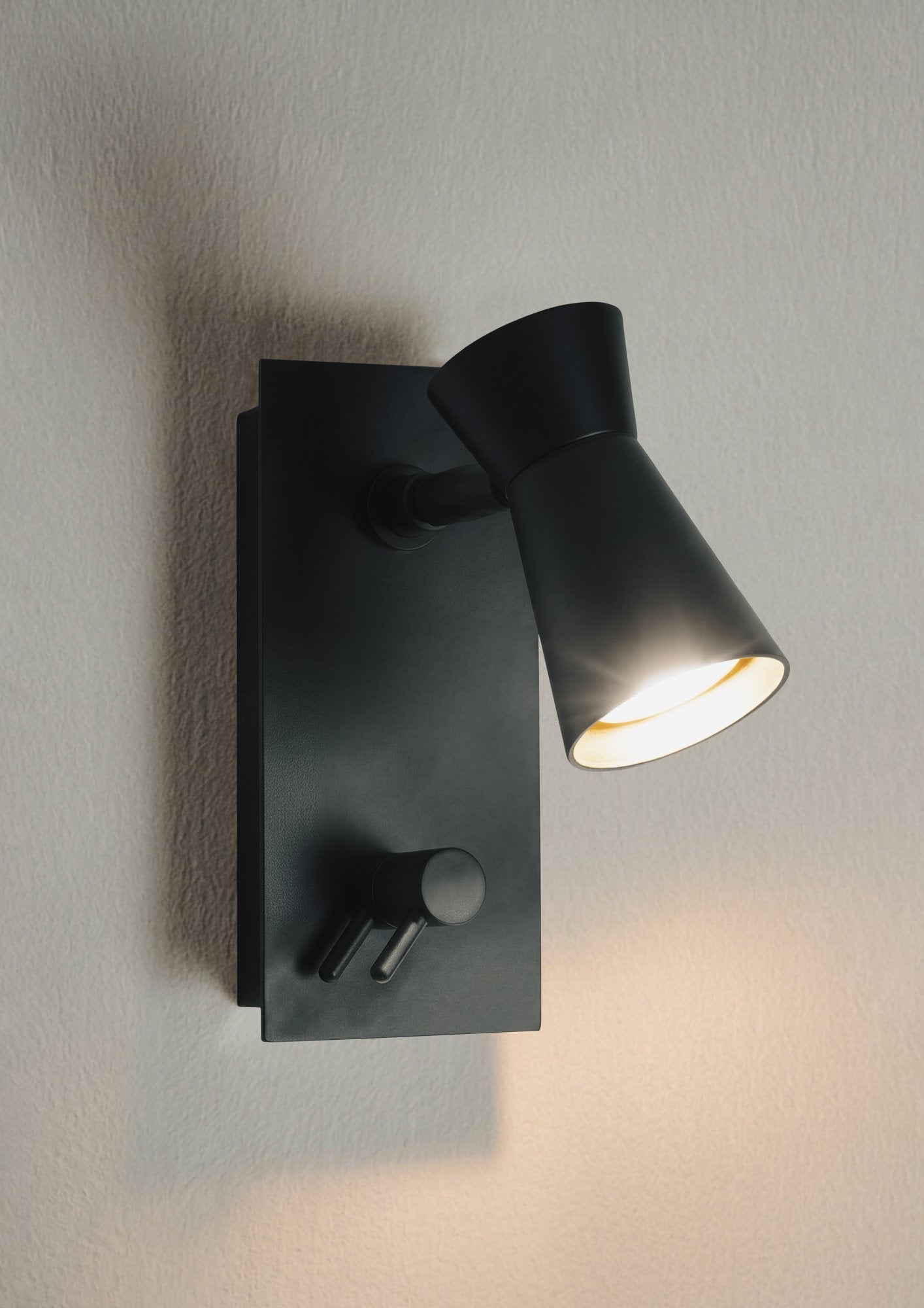 Photographie officielle — G+T applique Contardi