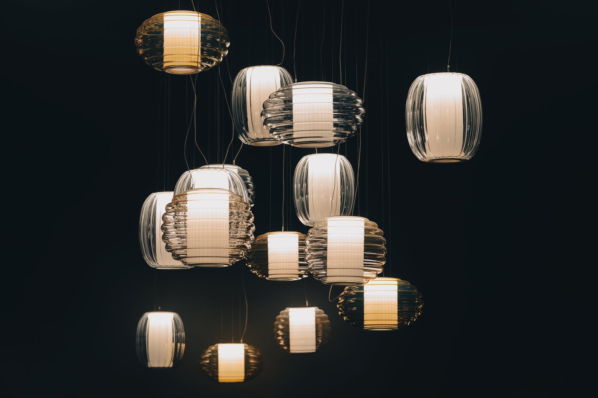 Alma Contardi — vue de la famille de suspensions Aura, Lume et Nova, configurations indicatives