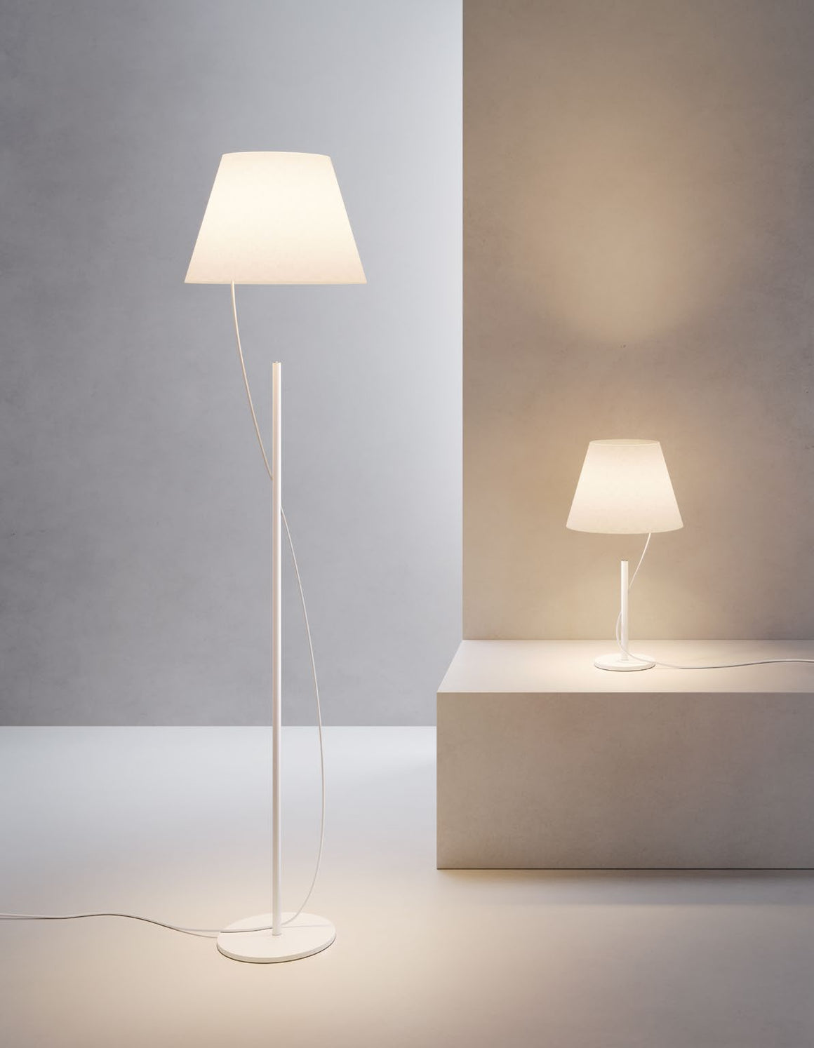 Luminaire hover Lodes, photographie du catalogue officiel 2026
