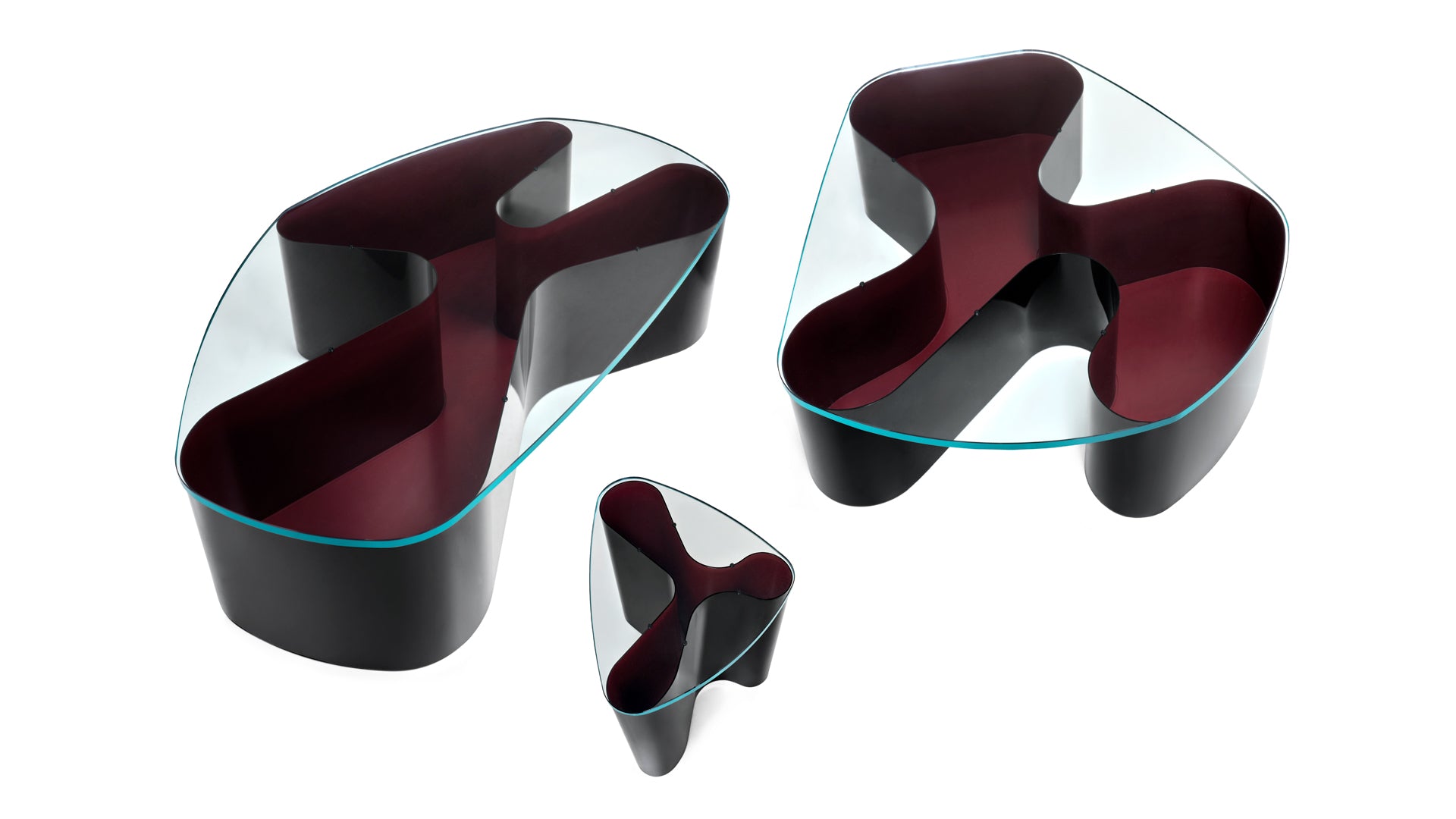 Moustache — Ruby red et Gloss black — table d’appoint 55 × 40 × H 51 cm