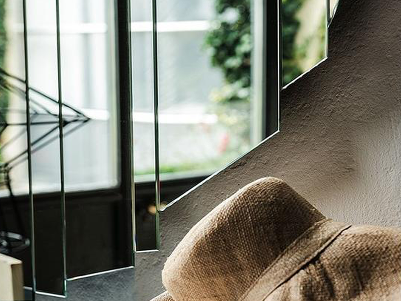 Cattelan-Streifen Spiegel