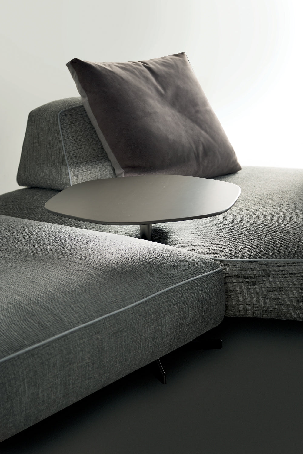 FILIPH TABLES ART NOVA — visuel officiel du catalogue 2026, composition illustrative