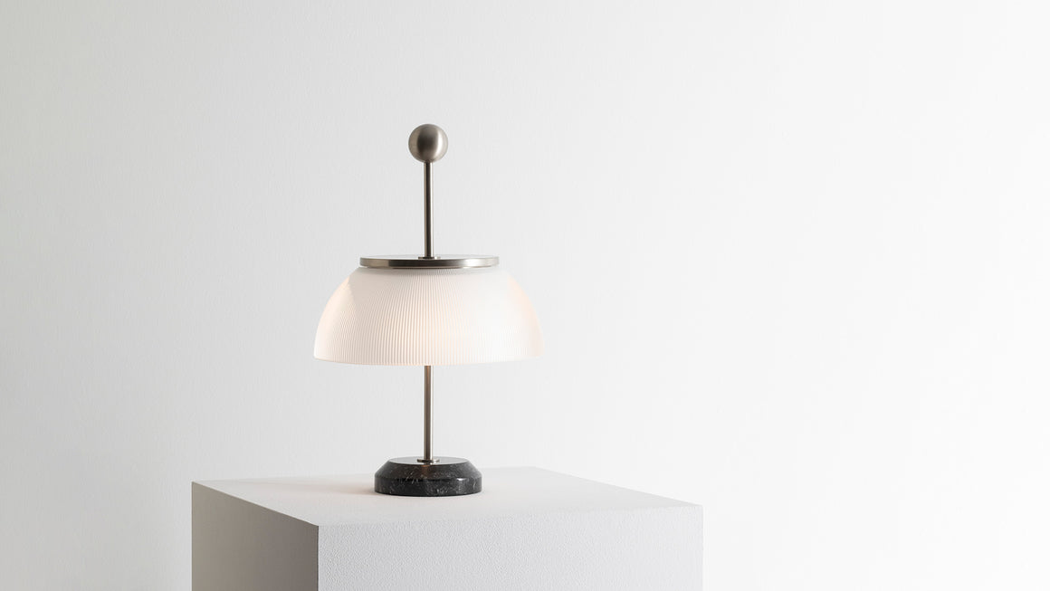 Lampe de table Alfa Artemide, diffuseur en verre et base en marbre