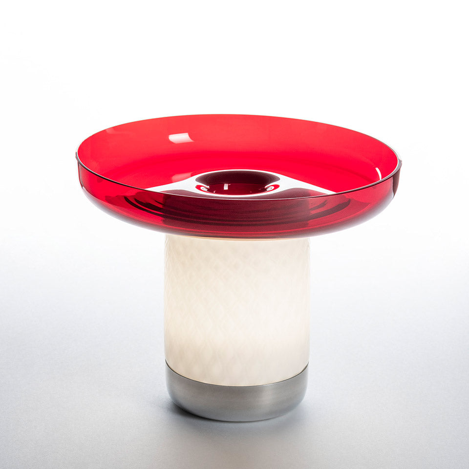 Lampe Artemide Bontà avec bol rouge