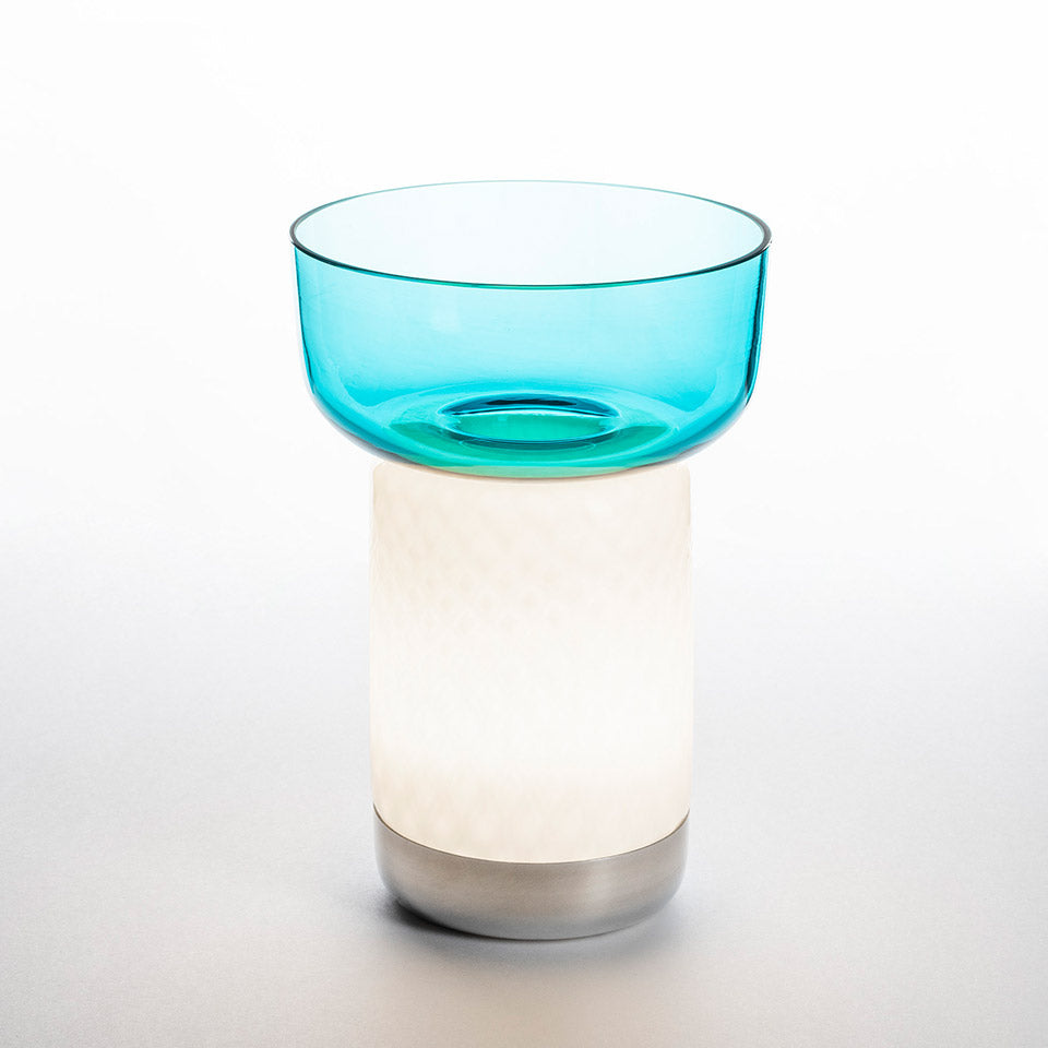 Lampe Artemide Bontà avec bol rouge