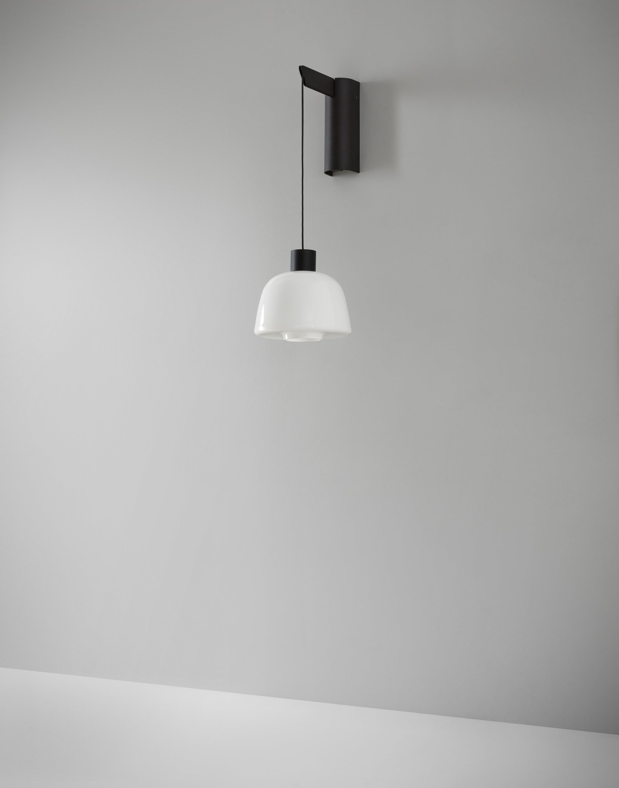Drep A/01 Bover — Blanc opale — photographie officielle du luminaire