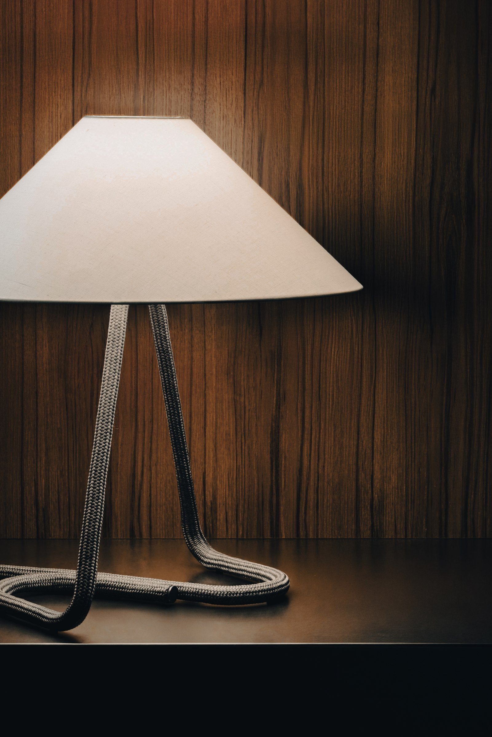 Photographie officielle — Hat lampe de table Contardi