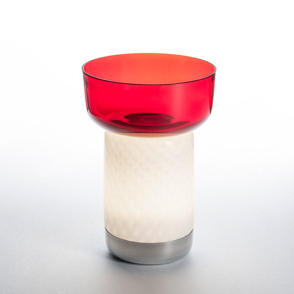 Lampe Artemide Bontà avec bol rouge