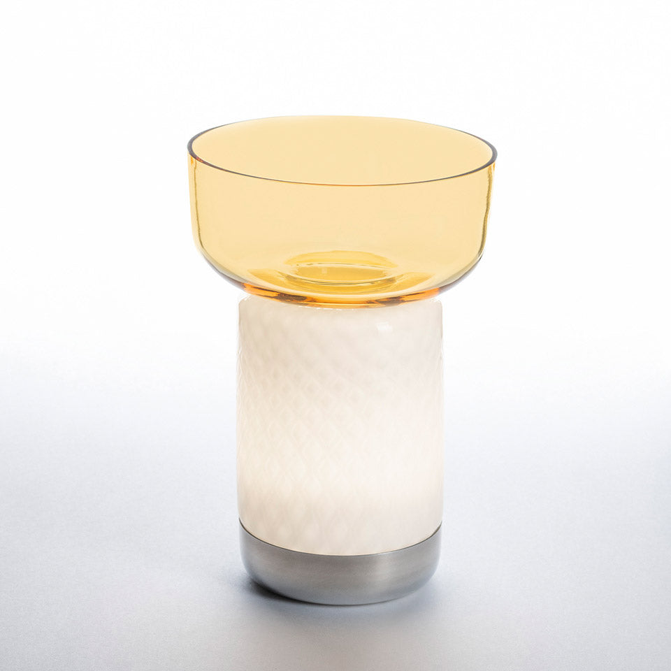 Lampe Artemide Bontà avec bol rouge