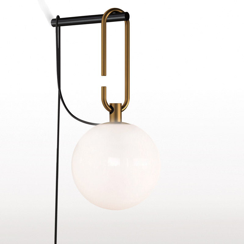 Applique Artemide nh Wall en verre soufflé blanc et laiton brossé