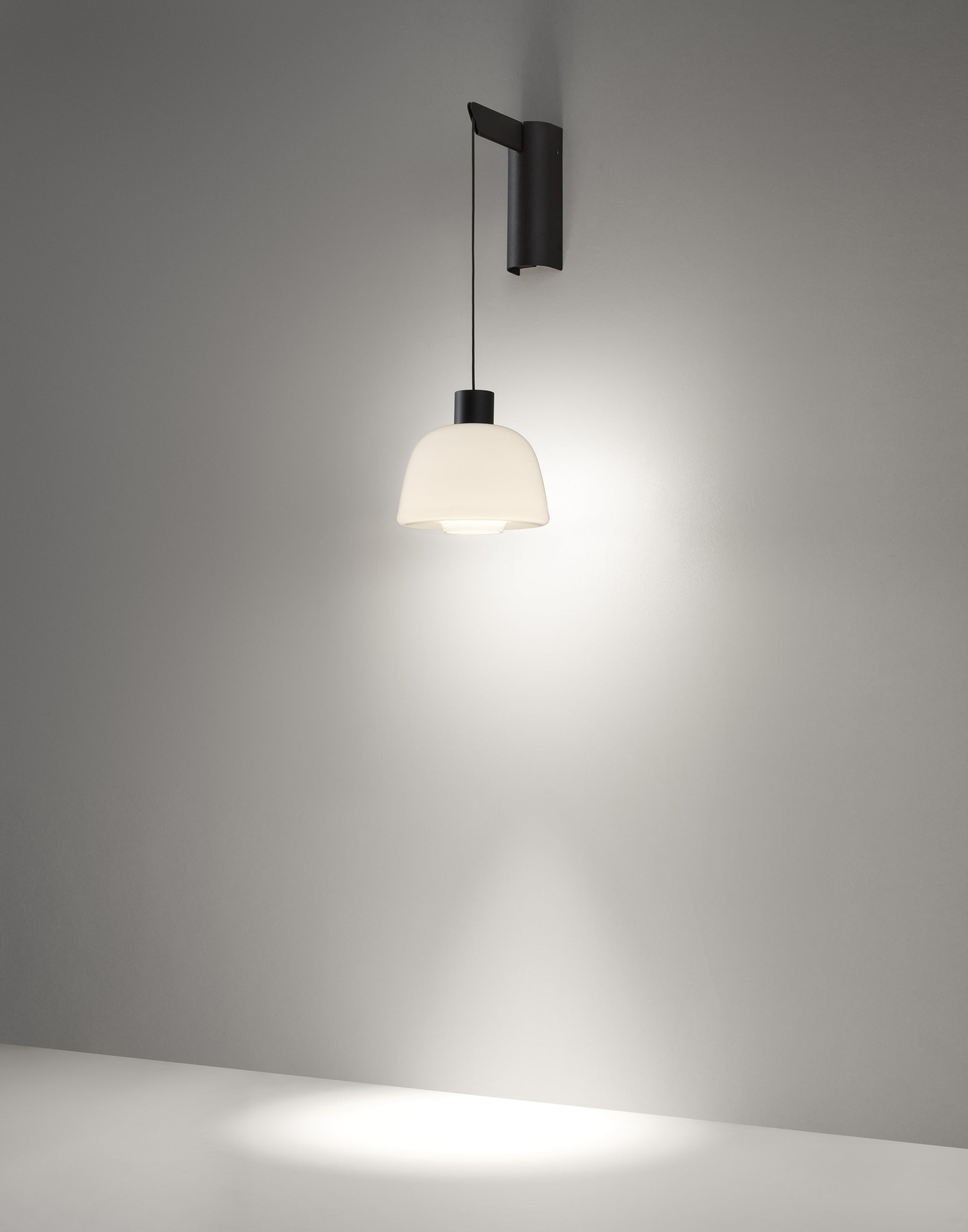 Drep A/01 Bover — Blanc opale — photographie officielle du luminaire