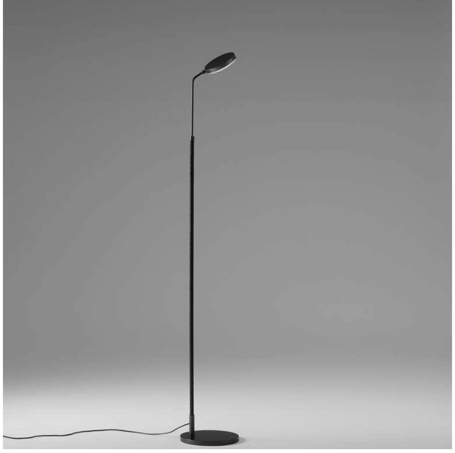 Spoon lampadaire PENTA, vue complète officielle extraite du PDF ; finition noire, photo indicative pour les autres finitions